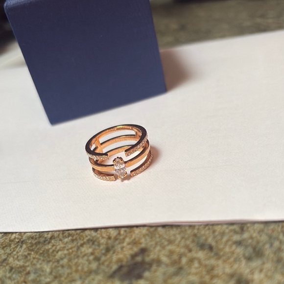 Elegant Gold Swarovski Ring - Picture 2 of 5